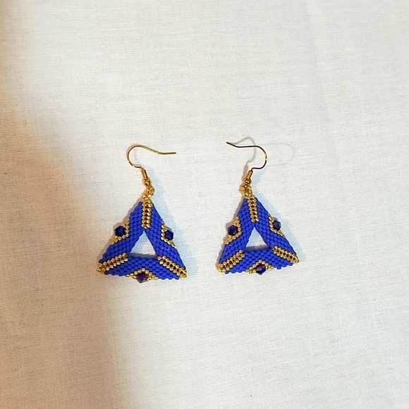 Handmade beaded triangle and crystal earrings - Picture 2 of 4